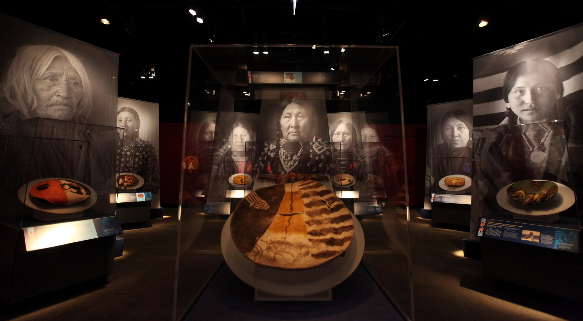 Apsáalooke Women and Warriors